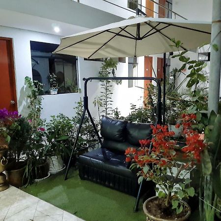 Hostal Caprichos Huacho Eksteriør billede