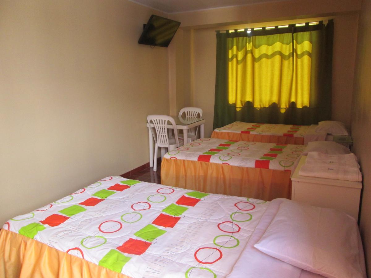Hostal Caprichos Huacho Eksteriør billede