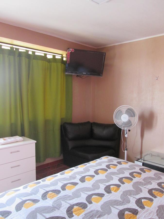 Hostal Caprichos Huacho Eksteriør billede