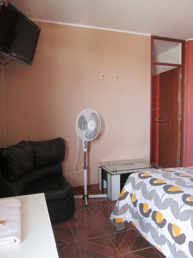 Hostal Caprichos Huacho Eksteriør billede