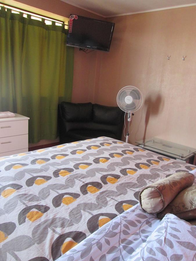 Hostal Caprichos Huacho Eksteriør billede