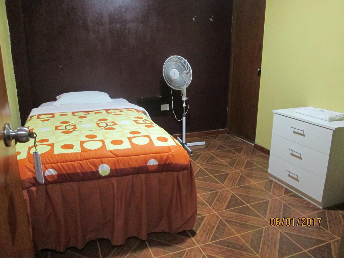 Hostal Caprichos Huacho Eksteriør billede