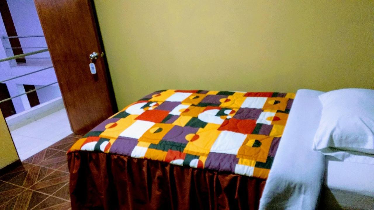 Hostal Caprichos Huacho Eksteriør billede