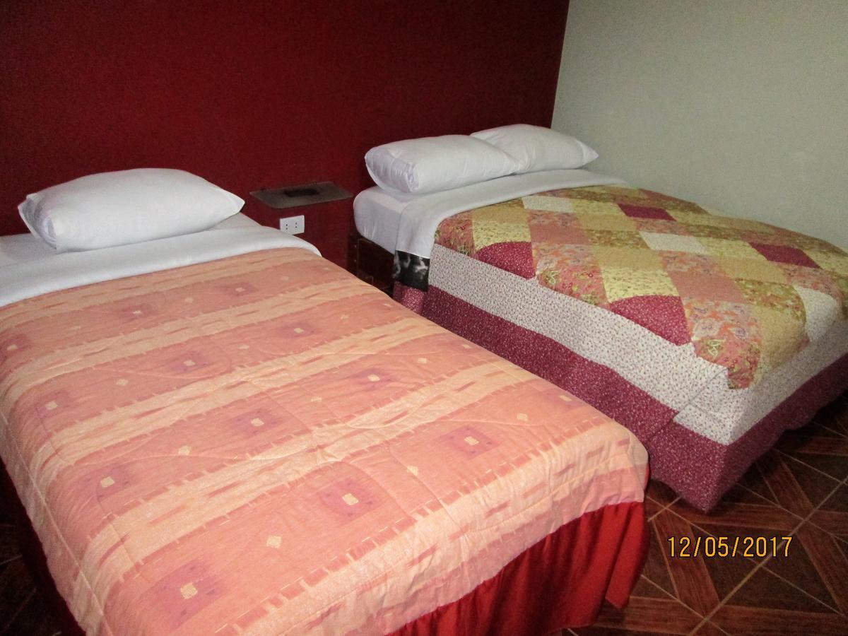 Hostal Caprichos Huacho Eksteriør billede