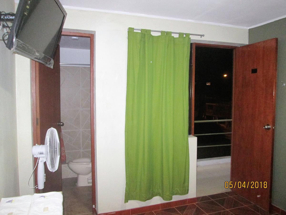 Hostal Caprichos Huacho Eksteriør billede