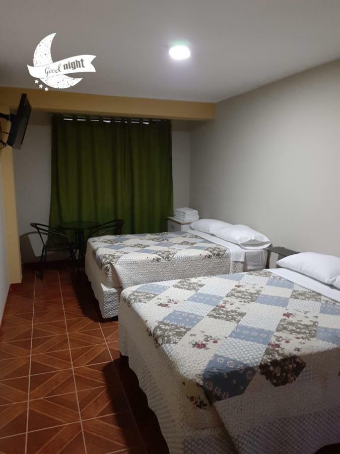 Hostal Caprichos Huacho Eksteriør billede
