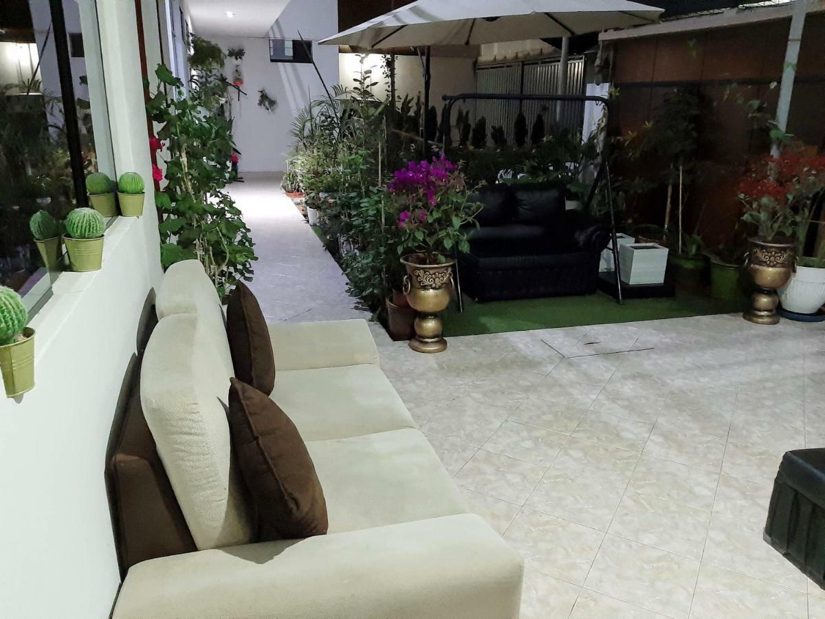 Hostal Caprichos Huacho Eksteriør billede