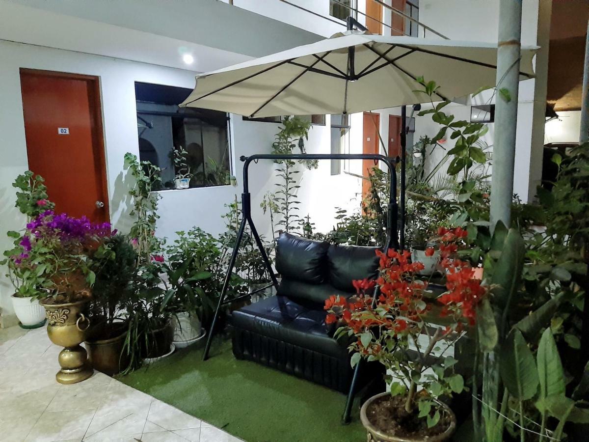 Hostal Caprichos Huacho Eksteriør billede