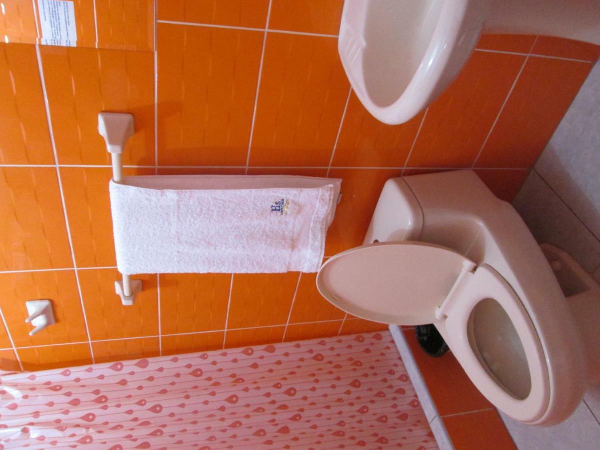 Hostal Caprichos Huacho Eksteriør billede