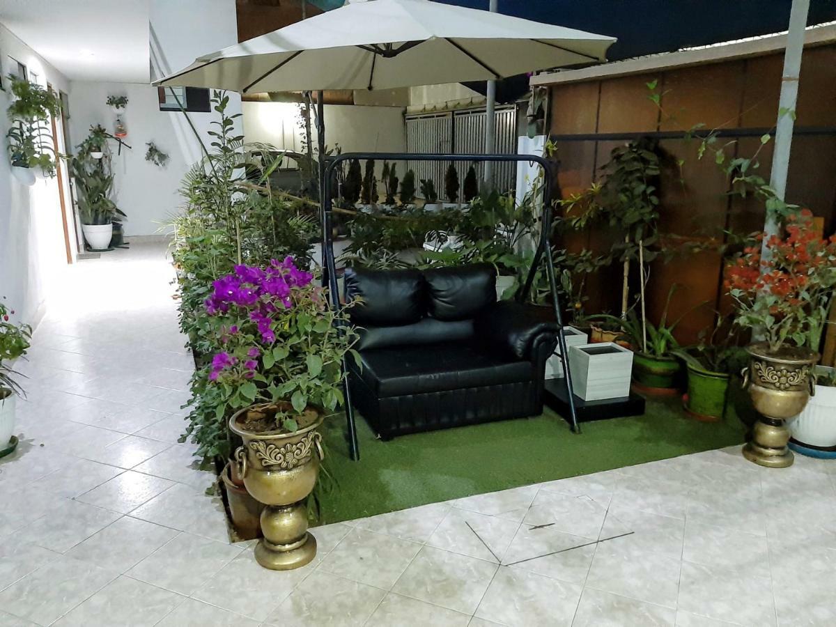 Hostal Caprichos Huacho Eksteriør billede